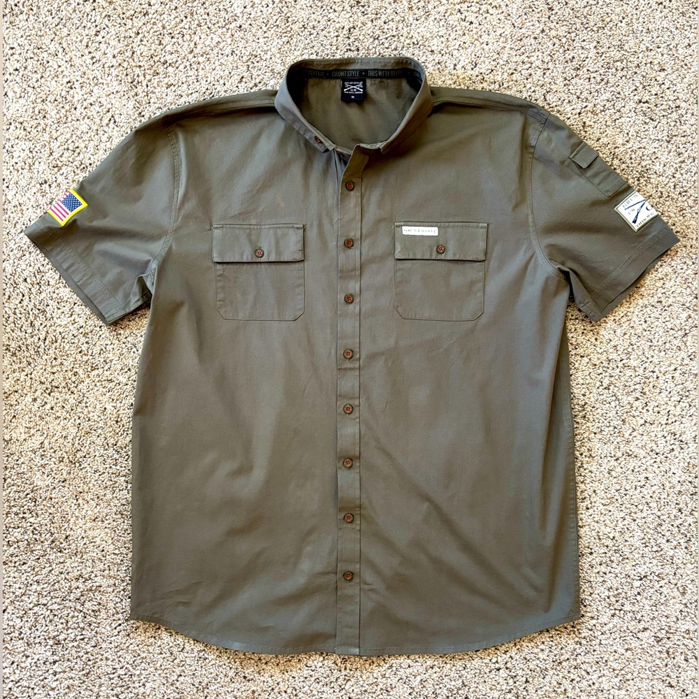 Grunt Style, button down, short sleeve shirt. Very Good Condition! Army Green.